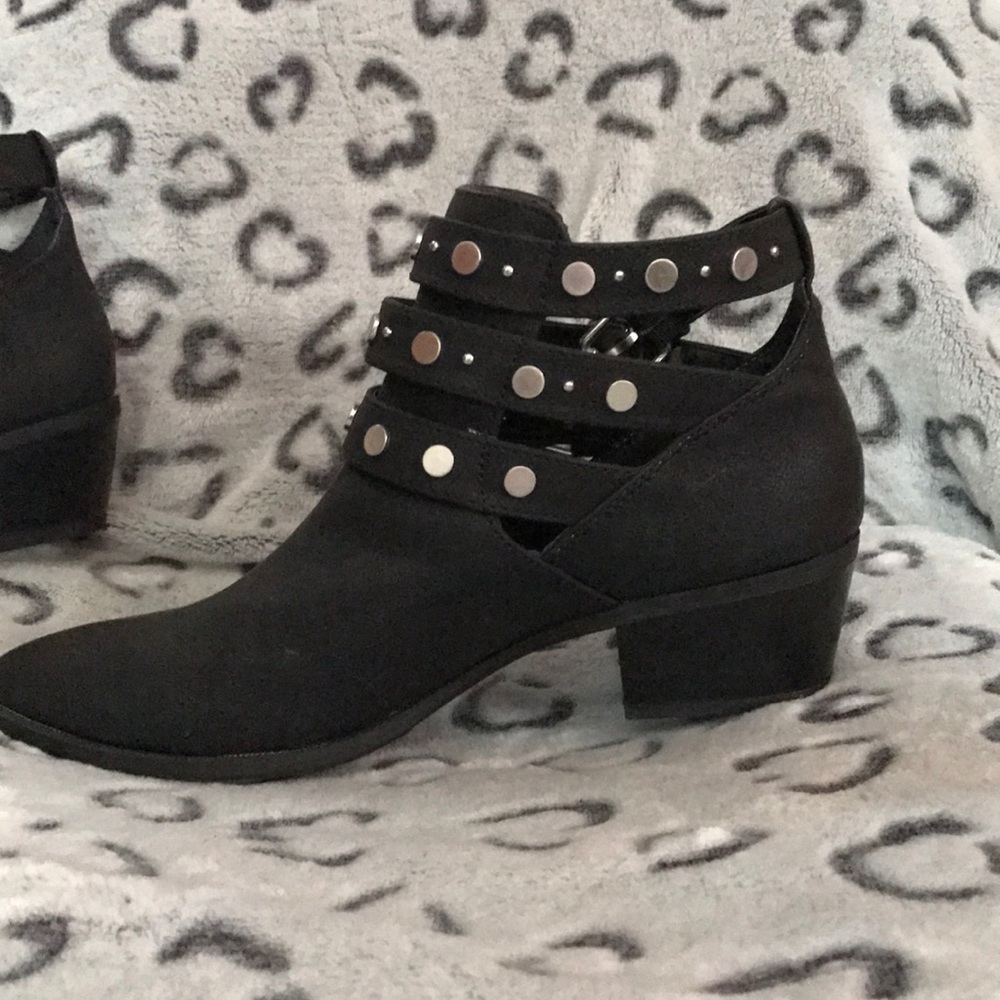 Women's Boots sz 7.5, worn once, downsizing